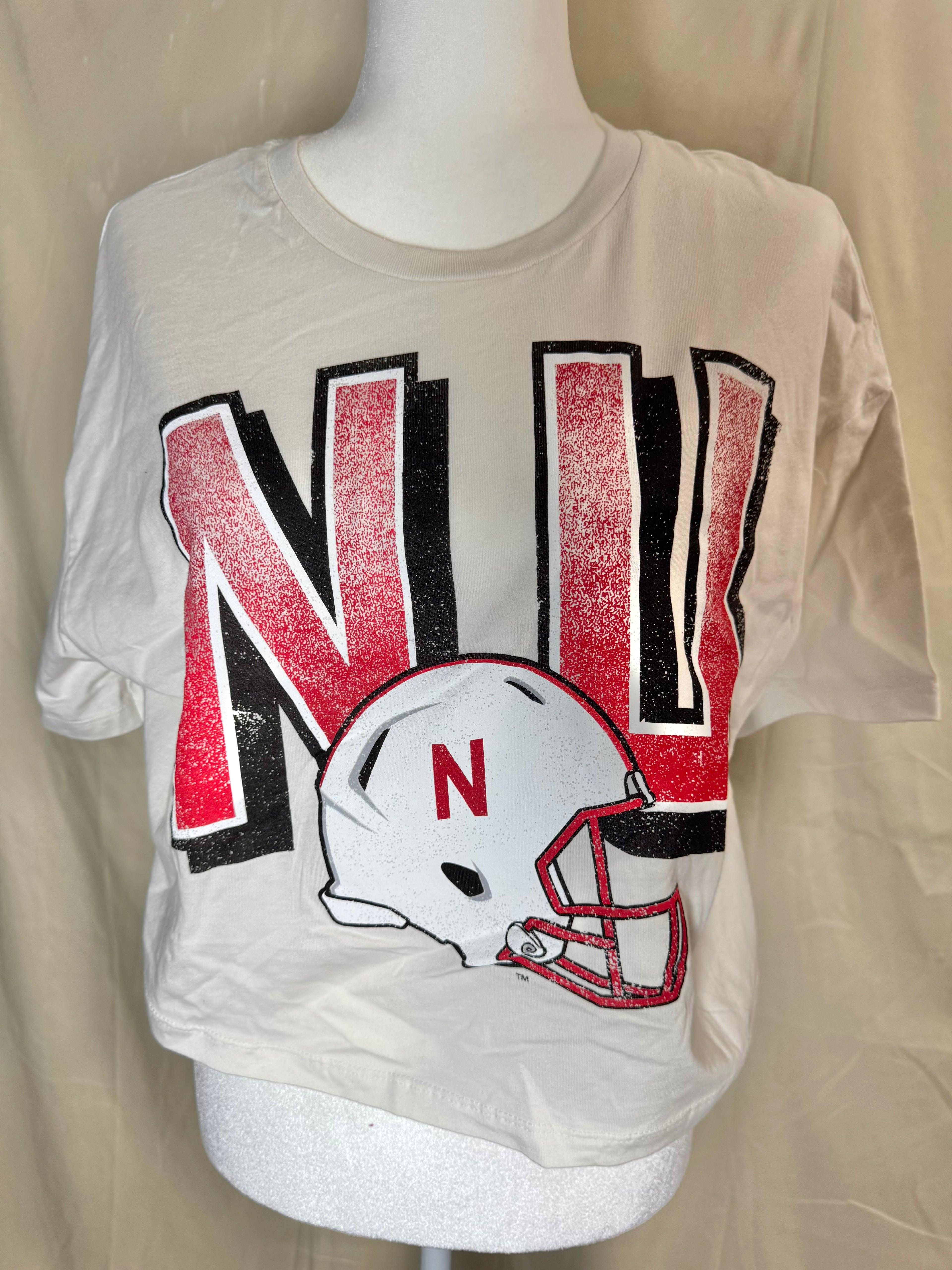 NE helmet fade off white cropped tee